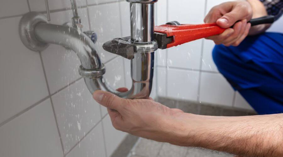 Expert burst pipe repair services in Fruitvale, TX